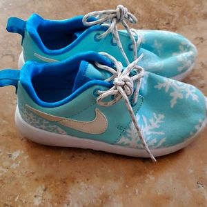 Snowflake Roshe Run